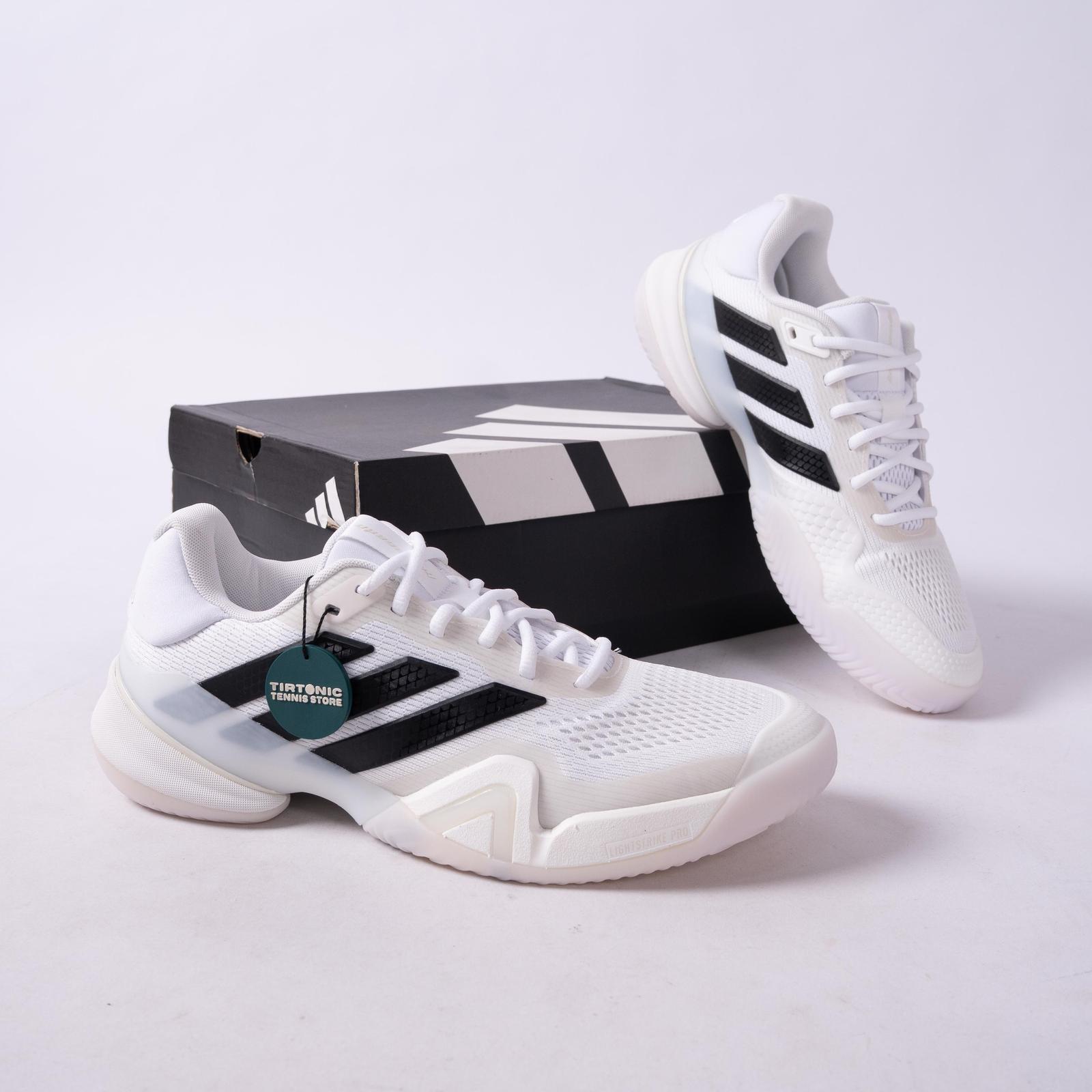 Panduan Lengkap Sepatu Tenis adidas 2026: Barricade, Ubersonic, Avacourt, dan Lainnya