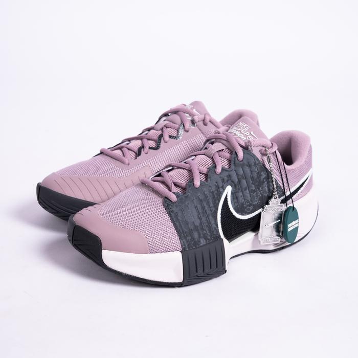 Sepatu Tenis Nike GP Challenge Pro Charm