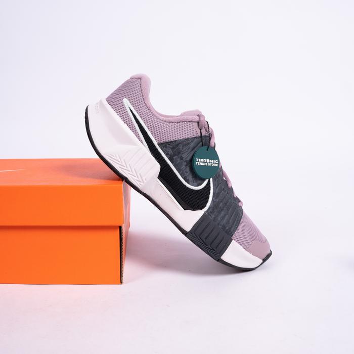 Sepatu Tenis Nike GP Challenge Pro Charm