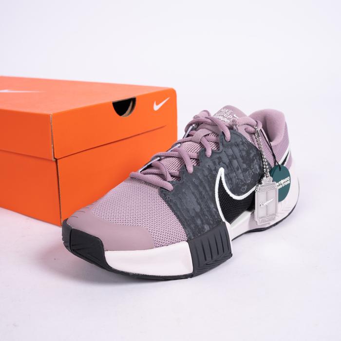 Sepatu Tenis Nike GP Challenge Pro Charm