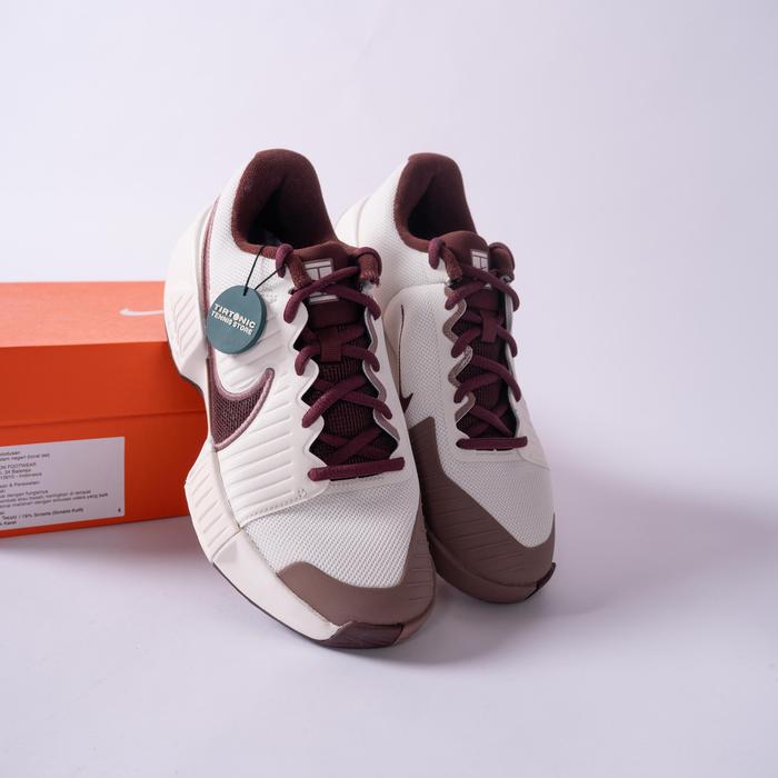 Sepatu Tenis Nike GP Challenge Pro Barely Volt