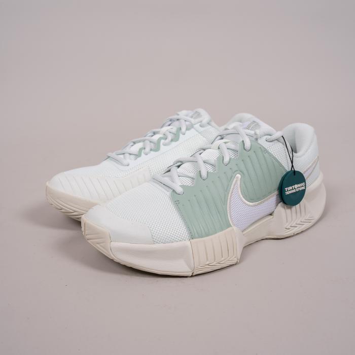 Sepatu Tenis Nike GP Challenge Pro