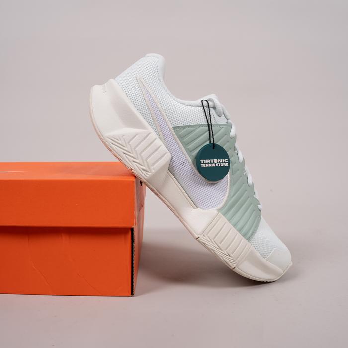 Sepatu Tenis Nike GP Challenge Pro